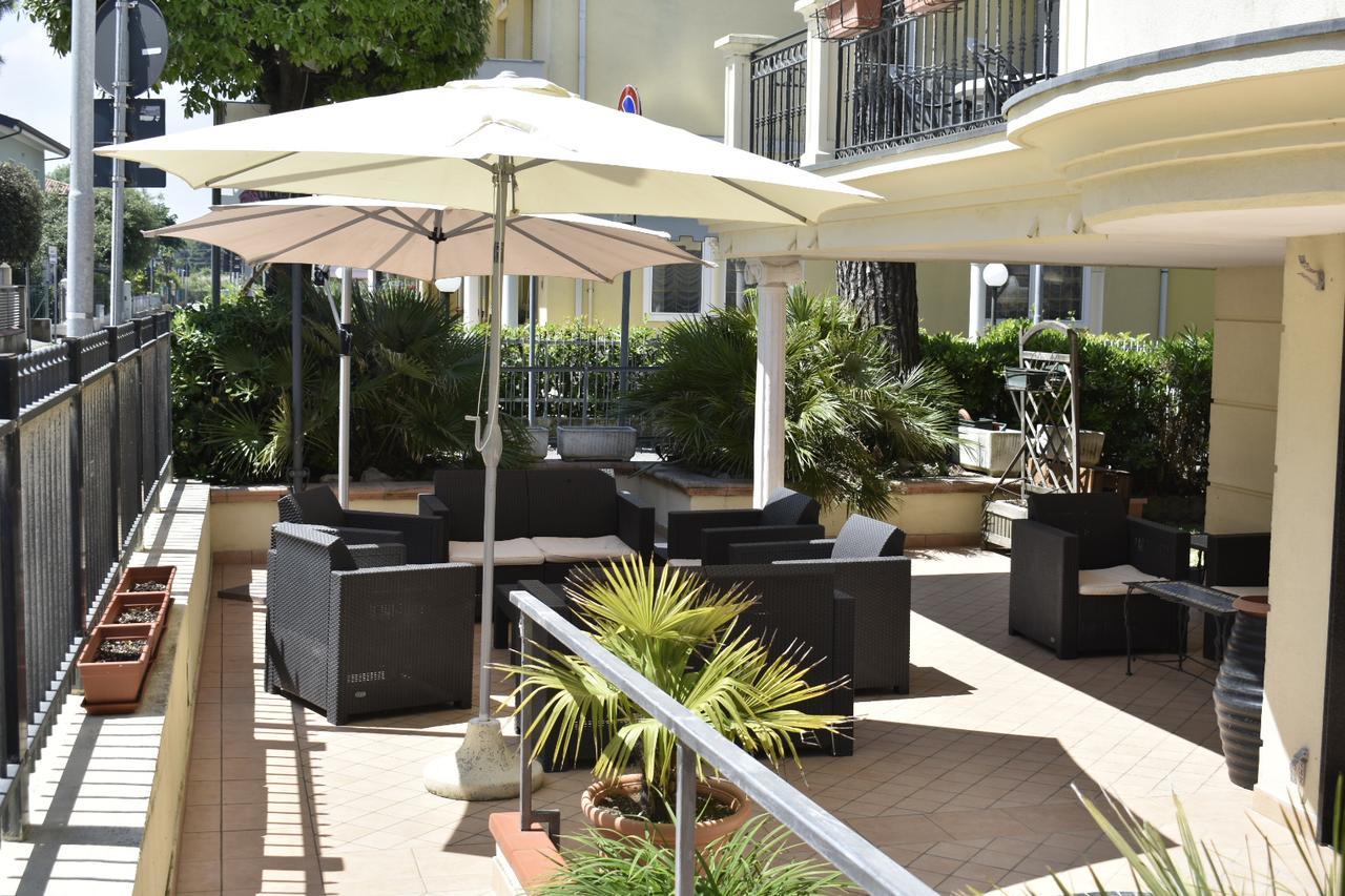 רימיני Hotel Perla Verde מראה חיצוני תמונה