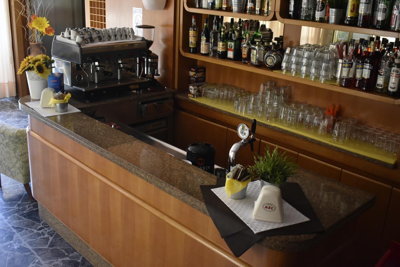 רימיני Hotel Perla Verde מראה חיצוני תמונה