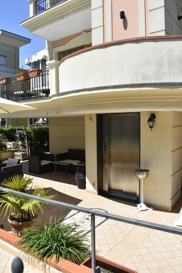 רימיני Hotel Perla Verde מראה חיצוני תמונה